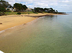 Swimming Beach Nearby the Banyanda accommodation at Cowes